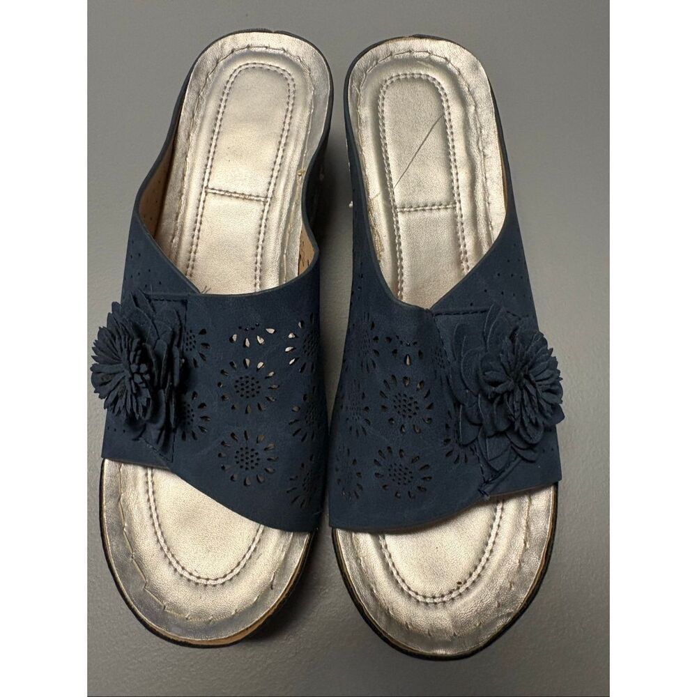 Faux suede leather blue flower sandals size 7.5 - Picture 5 of 7